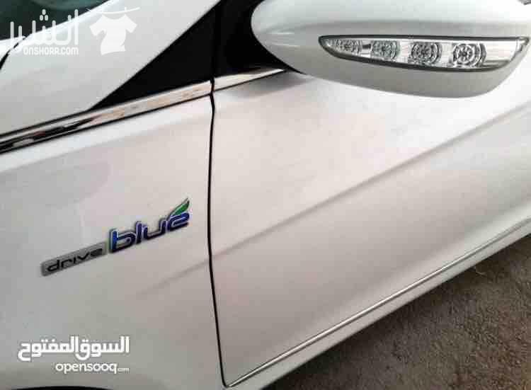 سوناتا كوري هايبريد 2012-من مالكها  ماتور 2000 CC قوي و اقتصادي  لون سلفر ميتاليك  جنط 17 اصلي مميز فئة الرويال برستيج ( فل الفل) فرش جلد أسود  كراسي امامية كهرباء ذاكرة كرسي عدد 2 كراس أمامية مدفية و...