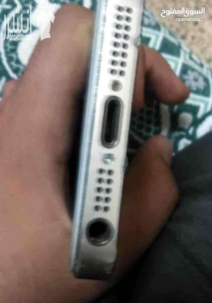 ايفون ٥س بحاله جيدة للبيع ٦٤جيجا البصمه فاصلة