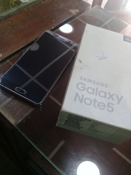 نوت 5 32g امريكي مش مفتوح في مشكله وحده بتكلف 10 دنانير ومش  مشكله  كرتونه امريكي اصلي
