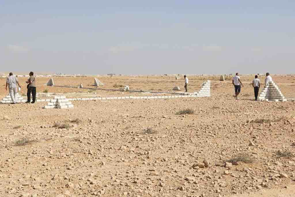 تقدر ب ٣٧٥ ج بس تسكن وتسثمر في مطروح ? 
&bull; علي الطريق الدولي مباشرة 
&bull;قريب من الغابات الشجريةب ٥٠٠ متر الي هتكون اكبر مزار سياحي في مطروح  ?
&bull;يبعد عن جامعة مطروح ب ٥ كيلو
&bull;حراسة مجا...