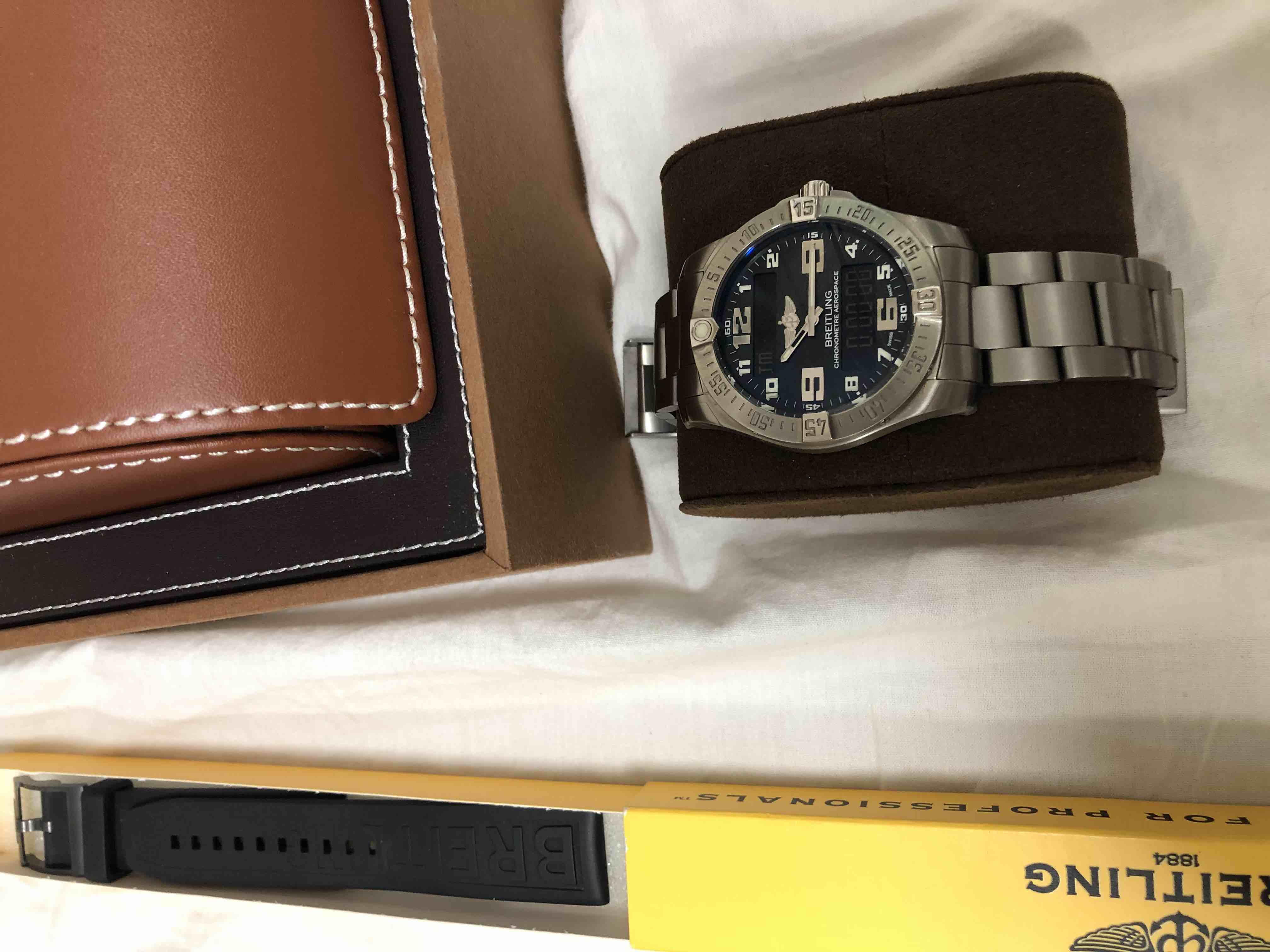 ساعة breitling نوع night mission بحالة ممتازة مع الكفالة من شركة جعفر في الصويفيه للبيع 
ساعة breitling نوع Aerospace بحالة ممتازه مع كفالتها من شركة جعفر في الصويفيه للبيع ايضآ
للجادين فقط