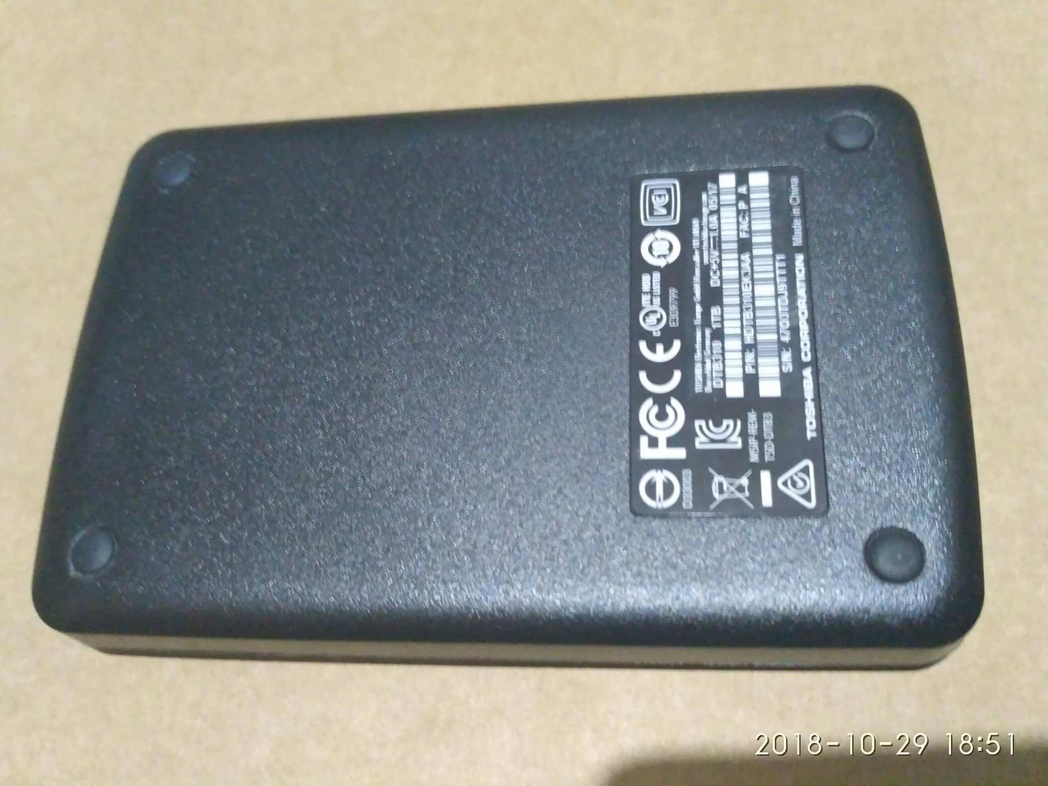 Toshiba External HDD 1 tb 
السعر 37 دينار
بحاله الوكاله

1TB
6.4cm (2.5&rdquo;) external hard drive
SuperSpeed USB 3.0 port
USB powered
Backwards compatible with USB 2.0
Robust casing with textured fi...