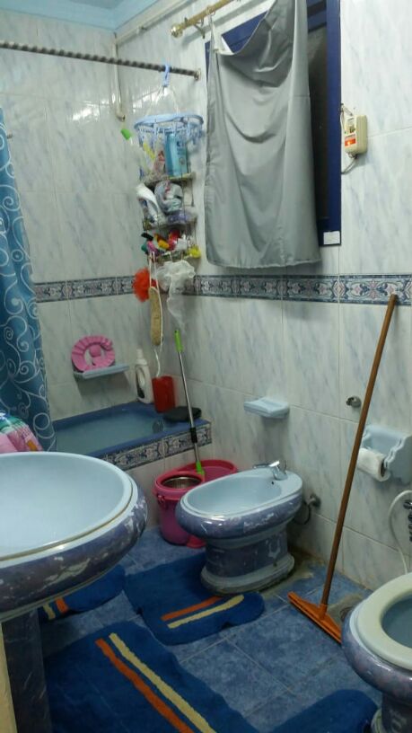 شقه 120 متر صافى مستويين تشطيب هاى سوبر لوكس عالمفتاح 2 غرفه نوم و ريسبشن 4 قطع وحمام ومطبخ الومينتال عموله  و شبايبك الومينتال  كاتم للصوت وسلالم العمارة كلها  رخام  و عالشارع واسع عرضه 15 متر و منطق...