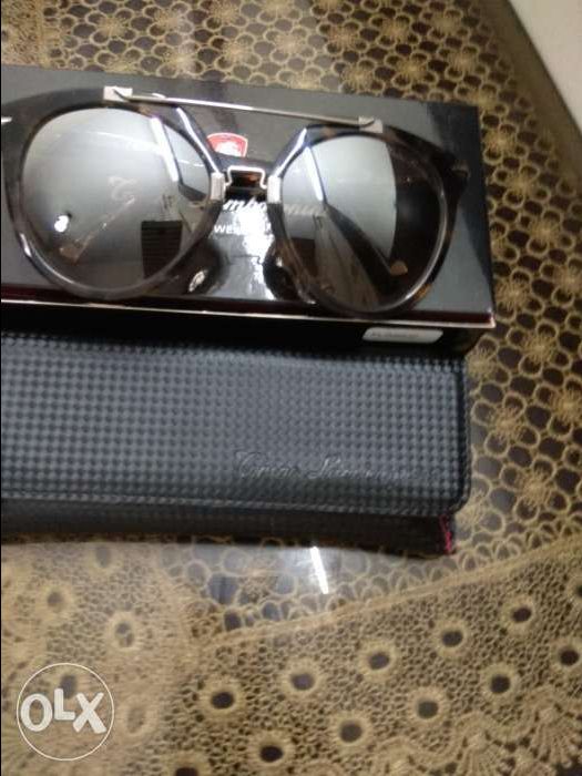Sunglasses Tonino lamborghini سعرها الاساسي 9000لسه جديده السعر لقطه