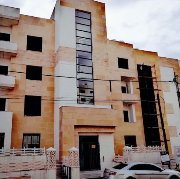 شركة قلب الدار للاسكان
الشقه الذكية بسعر الشقه العادية
استخدام طوب الثرموستون وهو عازل للحراره والصوت و الرطوبه
واستخدام الخلايا الشمسية لتزويد البيت والتكييف المركزي بالطاقه الكهربائية
الحلم صار حقي...