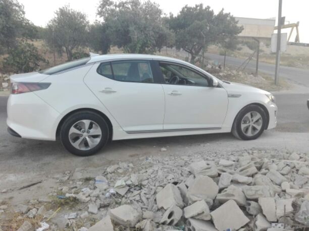 كيا اوبتيما 2015 هايبرد للبيع
لون لؤلؤي
ماتور 2400 
سيارة نظيفة جدا
تأمين وترخيص جديد
فحص امامي مضروب 
خلفي جيد جيد
للاستفسار الاتصال على 00962791599432