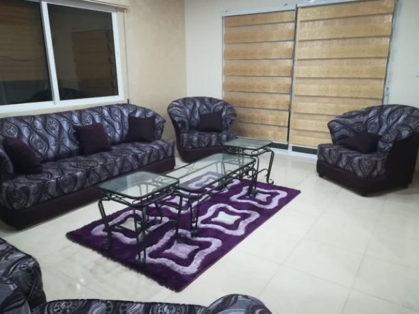 طقم كنب 8مقاعد + طاولات وسط +سجادة