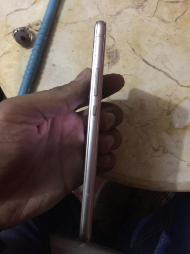 موبايل هواوي p9 lite الحاله حلوه ومستعمل استعمال حلو معاه الشاحن وجراب فقط وقابل للنقاش