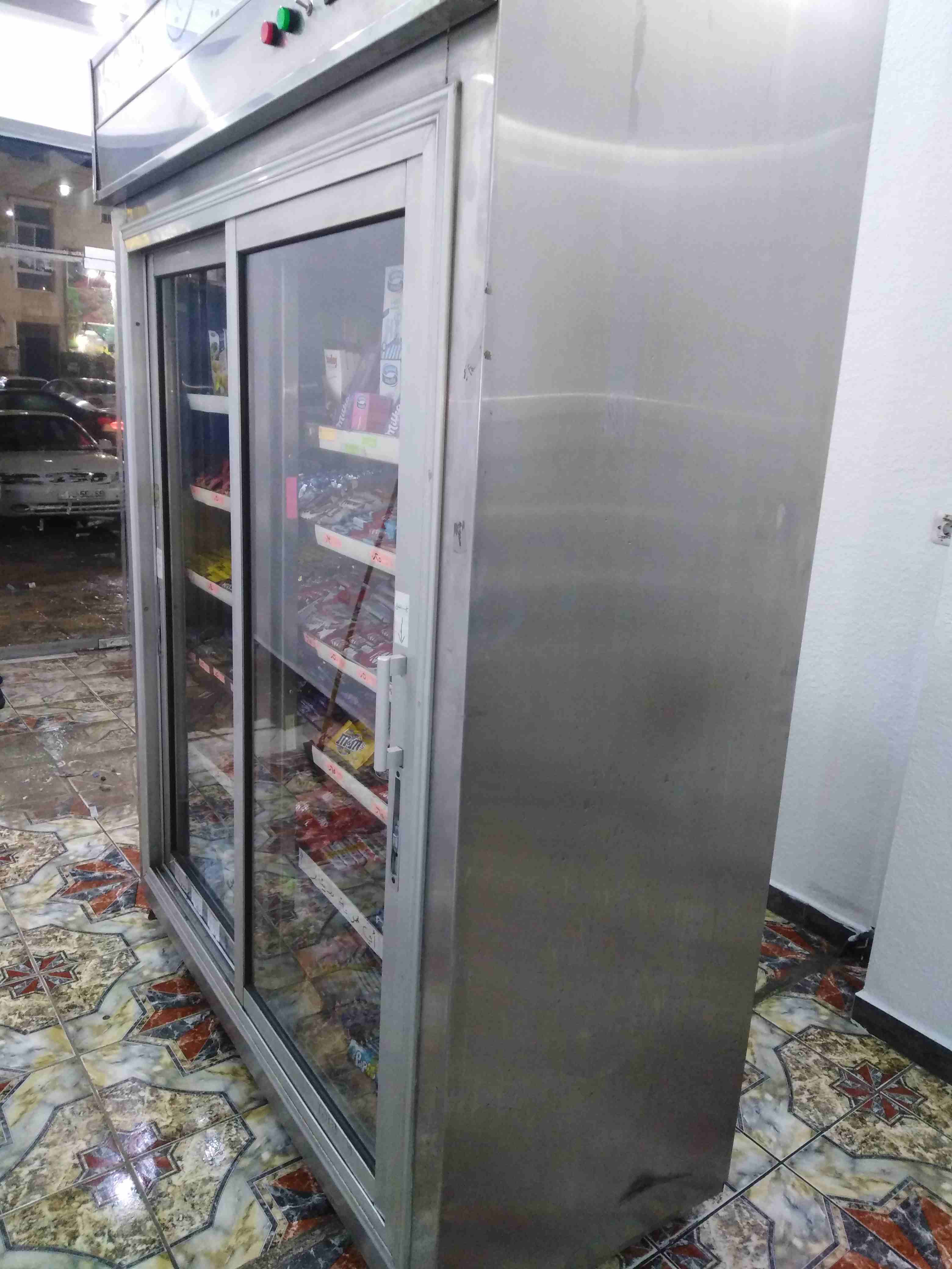 ثلاجة عرض ستانلس بابين للبدل على ثلاجة عرض باب واحد بحالة ممتازة                                            


	 				لا تنسَ أنك شاهدت هذا الإعلان في عنكبوت...