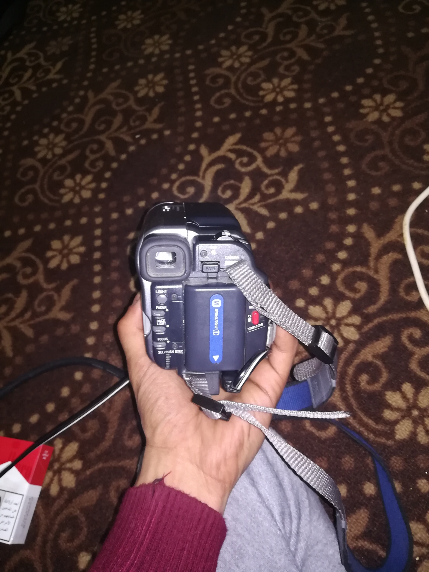 كمرا تصوير فيديو وعادي بحالت الوكاله نوع سوني لبدل على تلفون
لا تنسَ أنك شاهدت هذا الإعلان في عنكبوت...