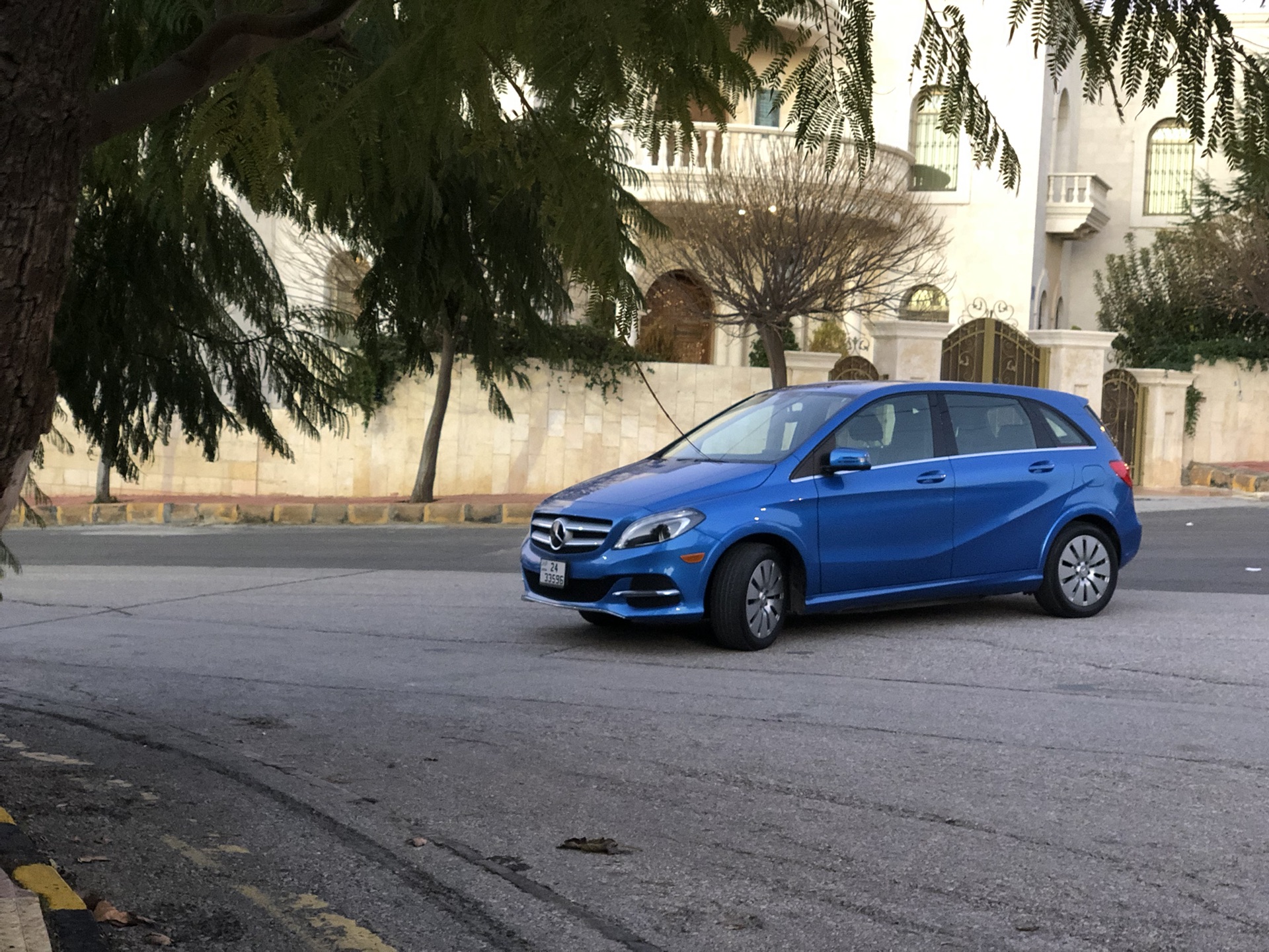 مرسيدس كهرباء Mercedes B Class
لا تنسَ أنك شاهدت هذا الإعلان في عنكبوت
B250
كهربائية
لون ازرق...