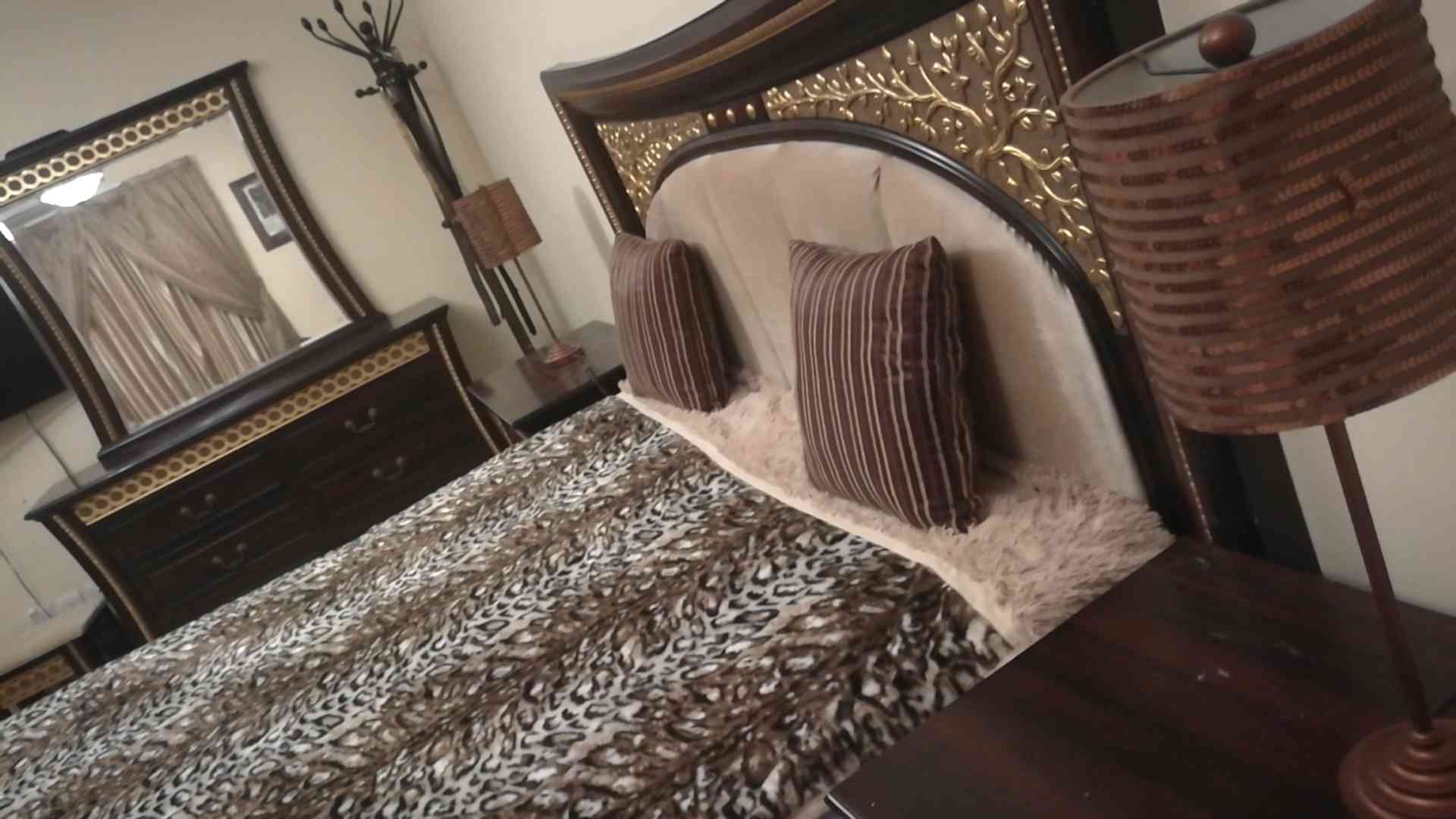 غرفة نوم بحالة جيدة
لا تنسَ أنك شاهدت هذا الإعلان في عنكبوت
غرفة نوم مكونة من خزانة 6 ابواب و...