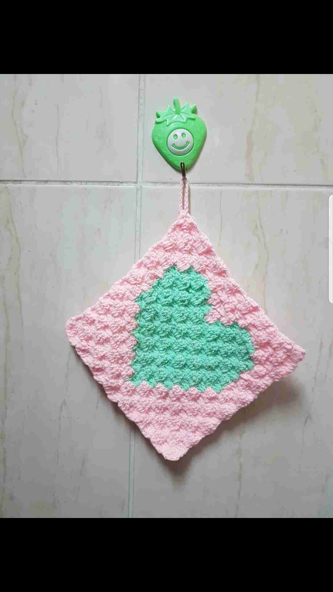 ايه رايك في ديكور مختلف لمطبخك ويستخدم قواعد للحاجات السخنه كمان وتتعلق بالشكل الشيك ده 😊
