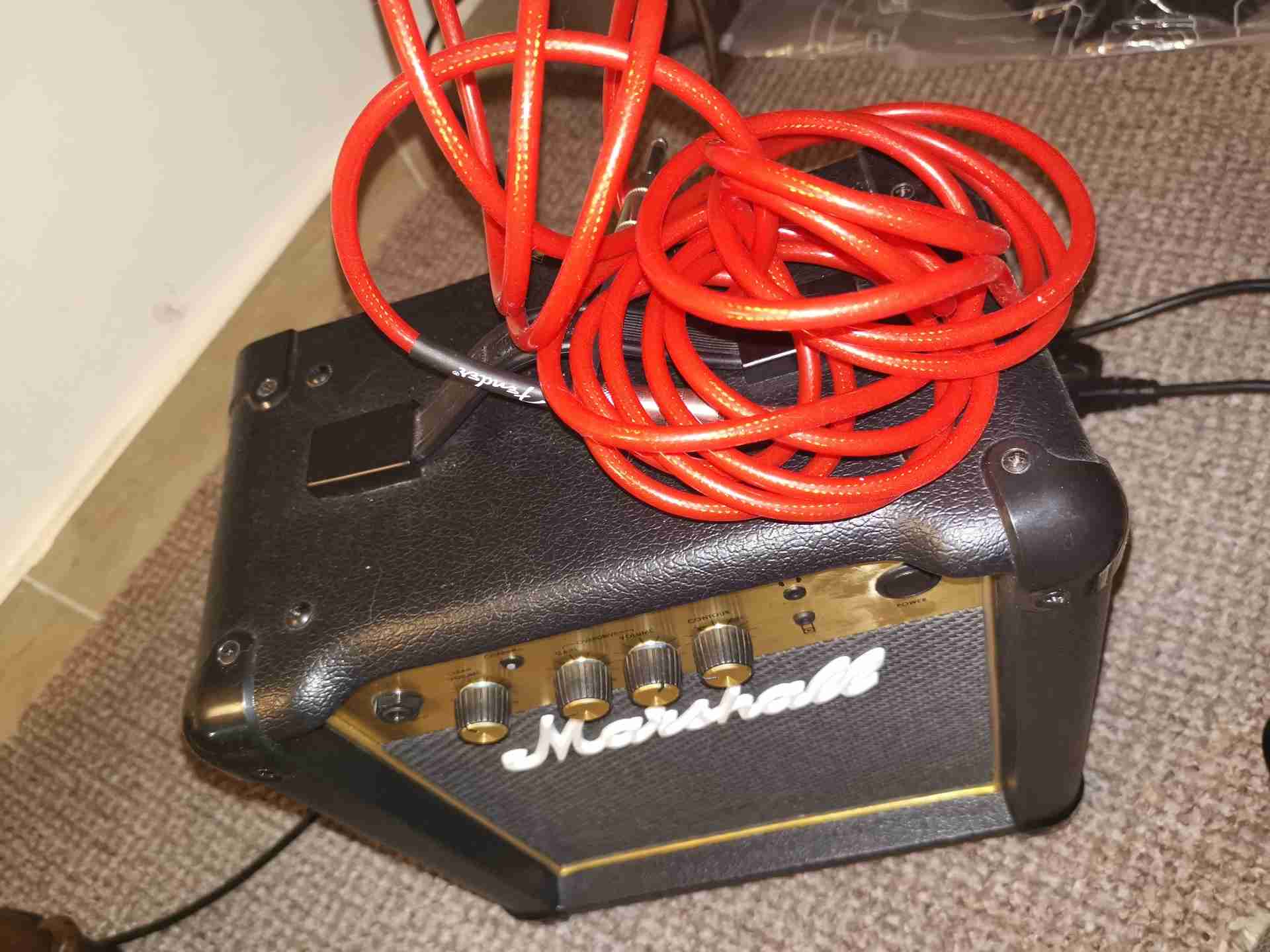 marshall speaker سماعات للجيتار الكهربائي
لا تنسَ أنك شاهدت هذا الإعلان في عنكبوت
سماعات مارش...