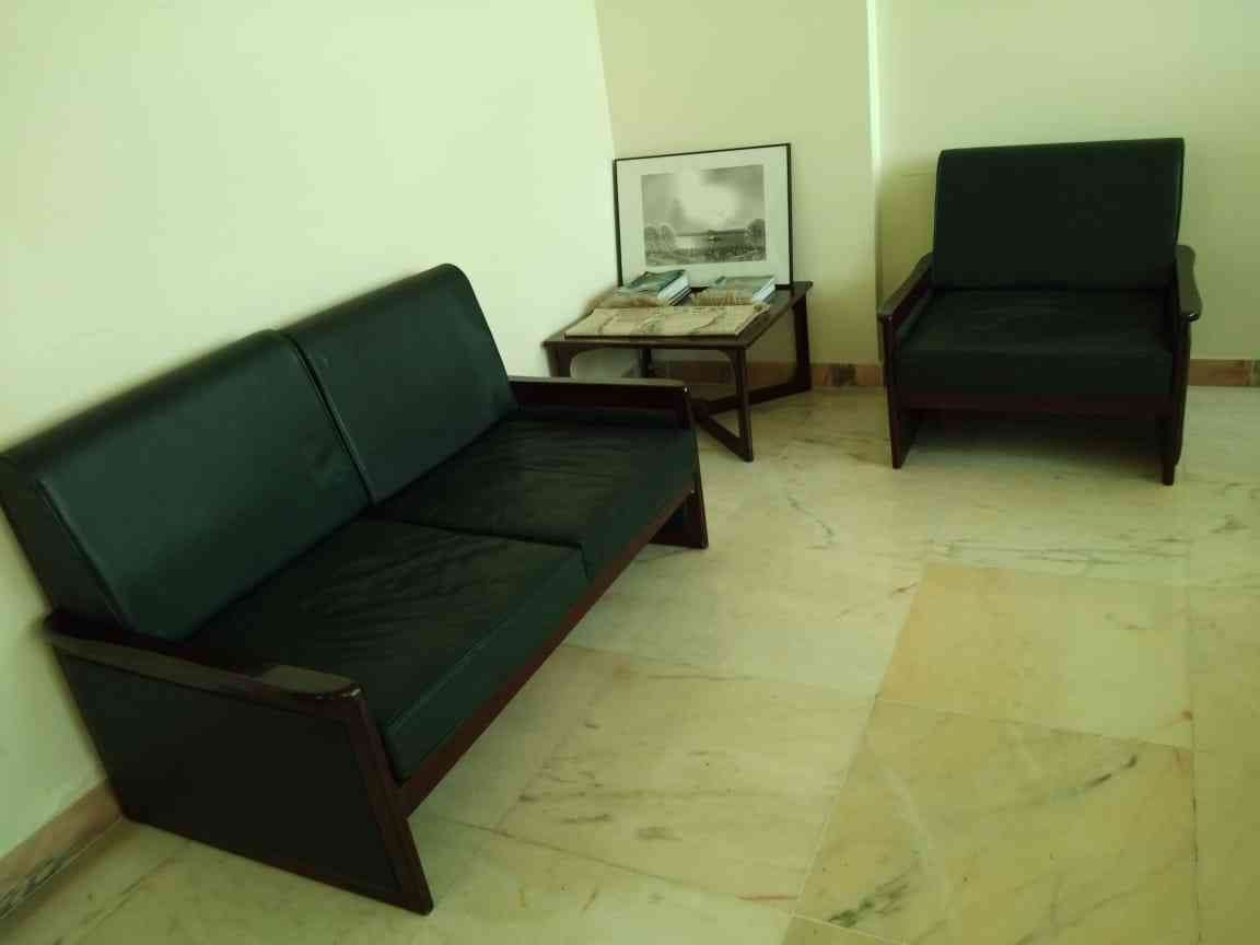 Office Furniture in good condition
لا تنسَ أنك شاهدت هذا الإعلان في عنكبوت
We are selling num...