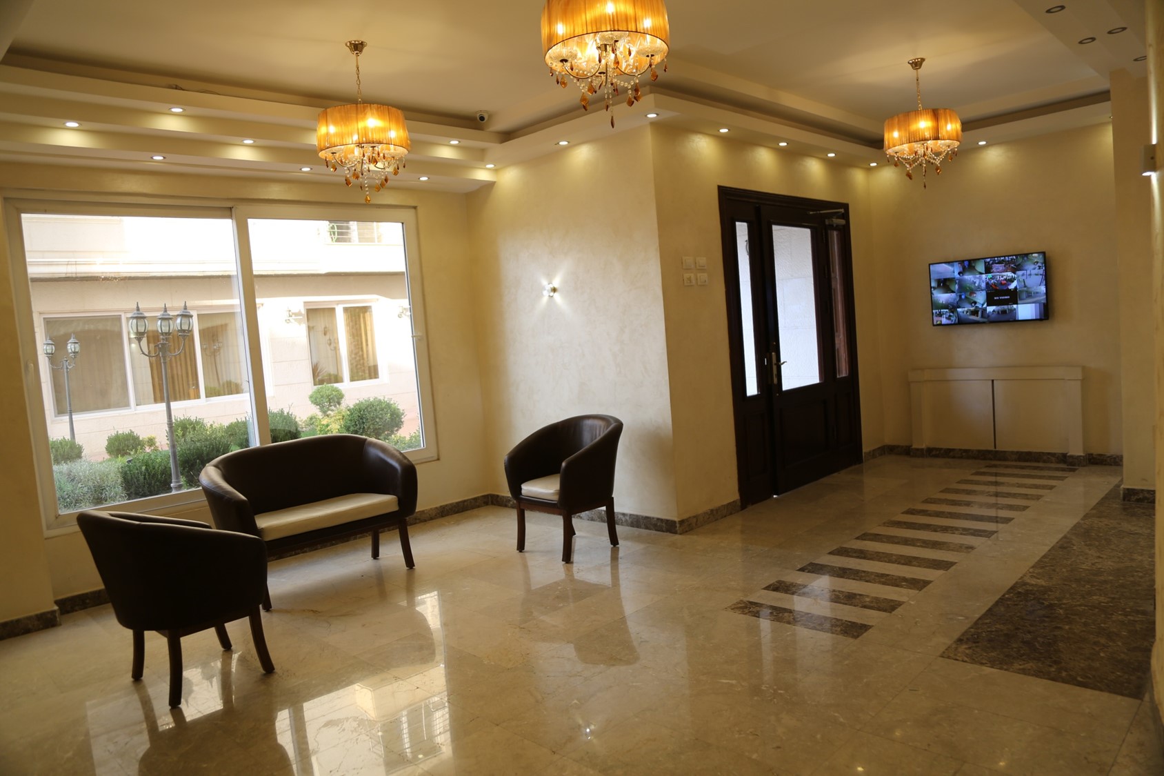 وسترن جيت لشقق BR 3 نوم المفروشه Furnished Apt بدير غبار عمانWestern Gate Compound
لا تنسَ أنك شاهدت هذا الإعلان في عنكبوت...