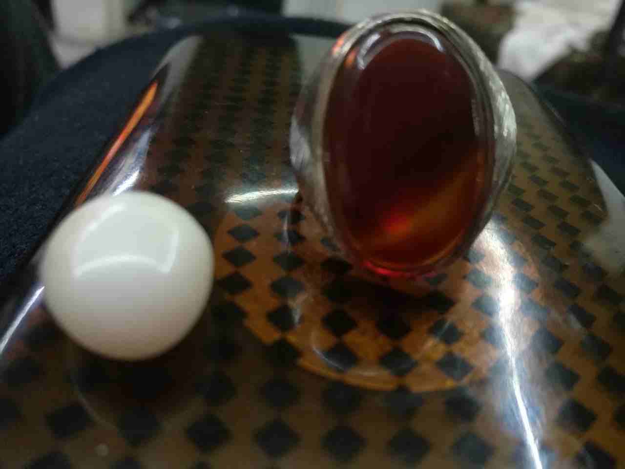 احجار كريمه اصليه
لا تنسَ أنك شاهدت هذا الإعلان في عنكبوت
خاتم عقيق رهيب قديم جدا جدا كان مخدوم...