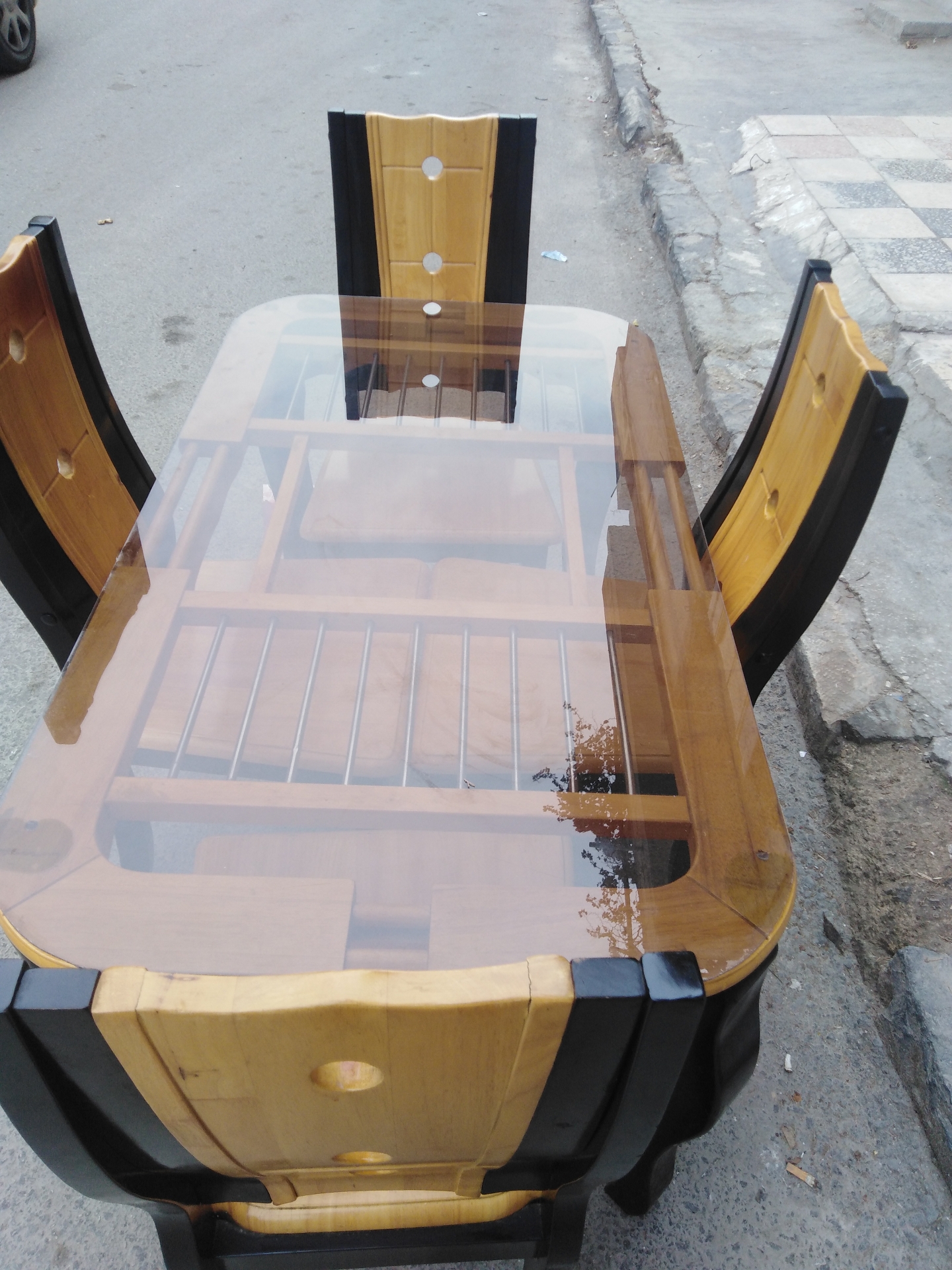 طاولة سفرة اربع كراسي ماليزي بحاله ممتازة للبيع                                            


	 				لا تنسَ أنك شاهدت هذا الإعلان في عنكبوت            
	 				
                                طاولة...