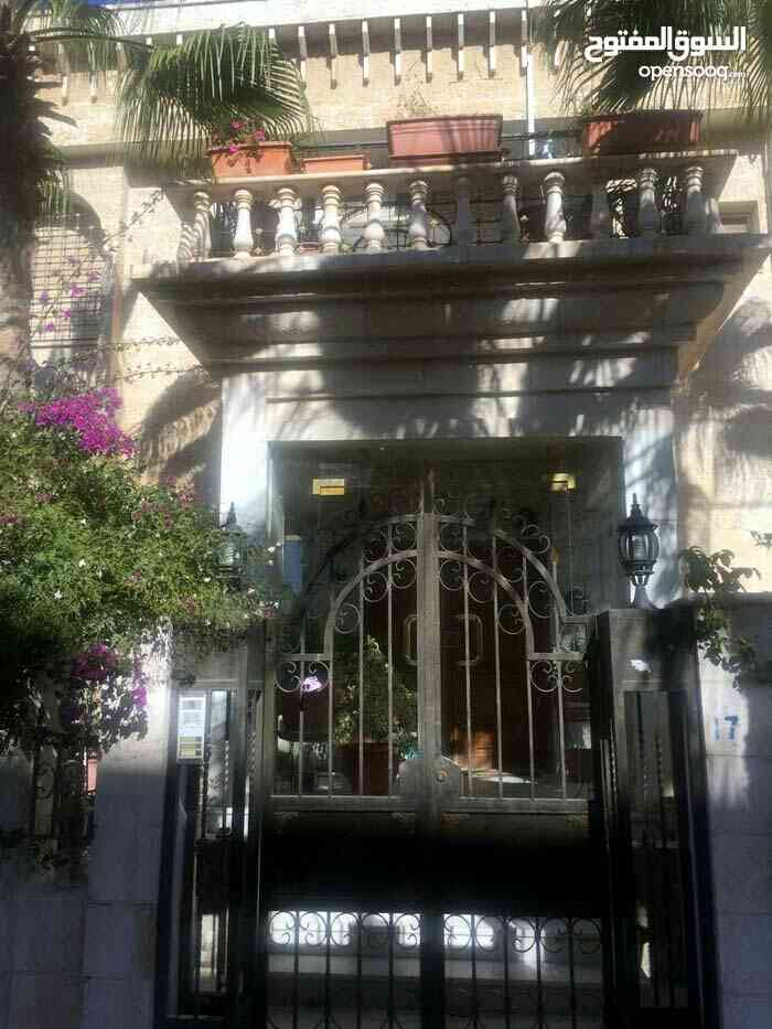 ام اذينه فيلا مستقله موقع مميز ارض 500م بناء 550م بسعر مغري
لا تنسَ أنك شاهدت هذا الإعلان في عنكبوت...