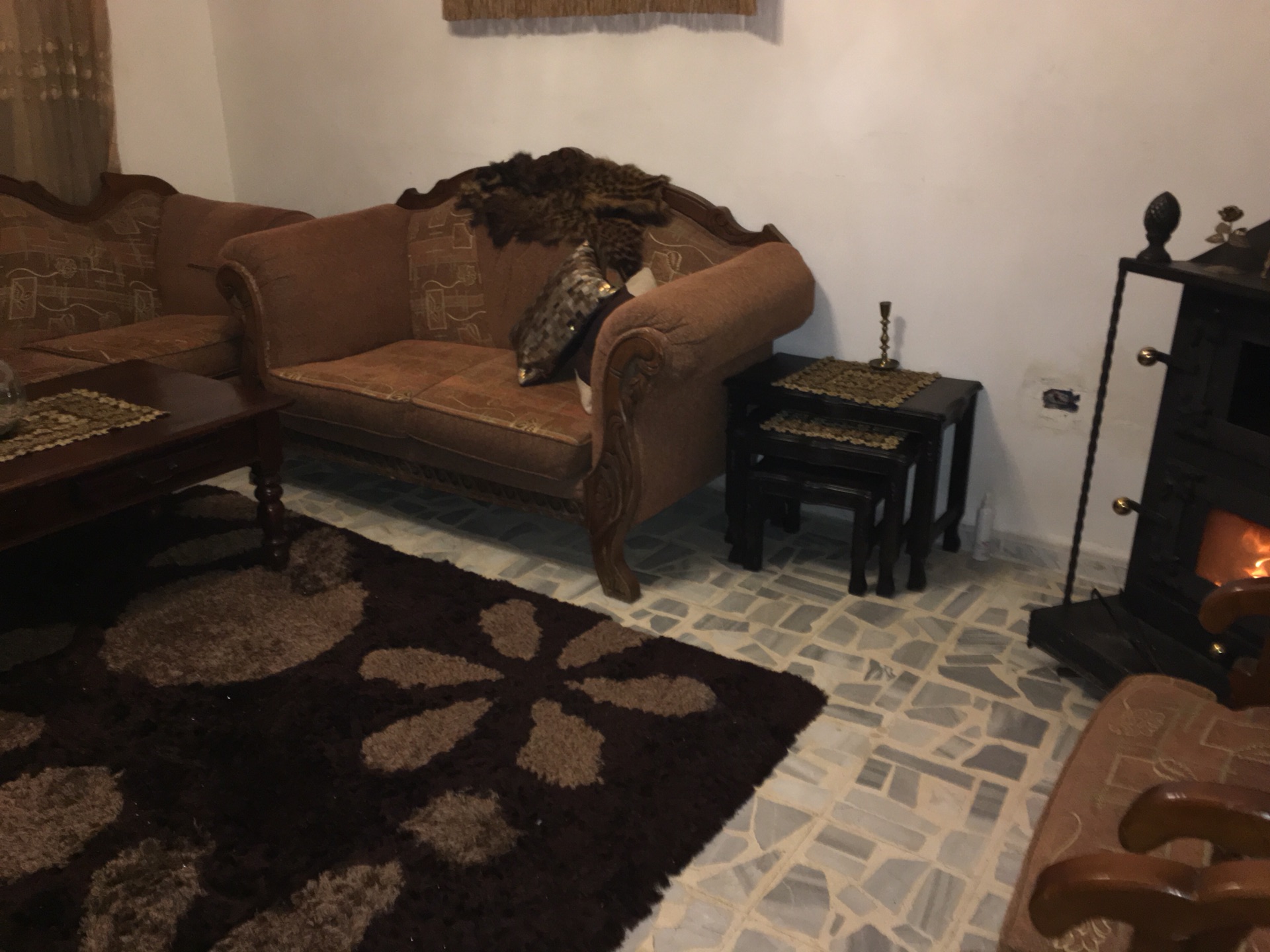 طقم كنب خشب زان وسويد بحالة ممتازه للبيع 9 مقاعد بسعر مغري 200دينار
لا تنسَ أنك شاهدت هذا الإعلان في عنكبوت...