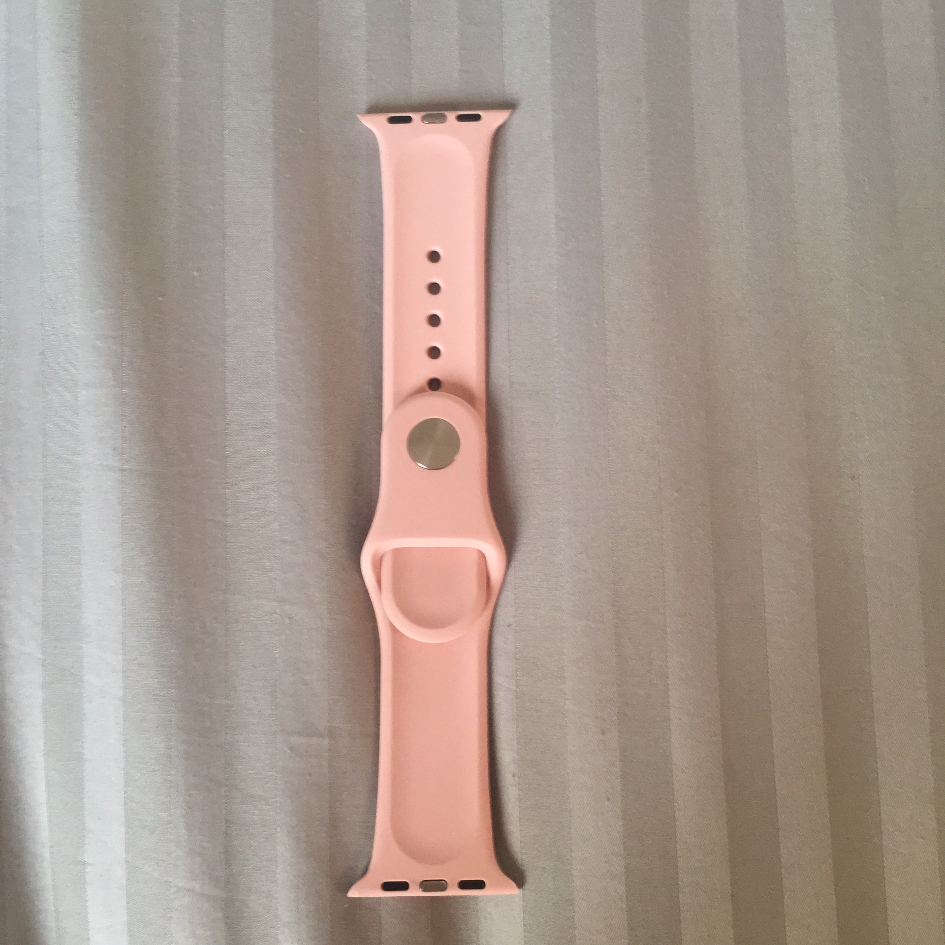Apple watch bands
لا تنسَ أنك شاهدت هذا الإعلان في عنكبوت
size:38mm
color:baby pink...
