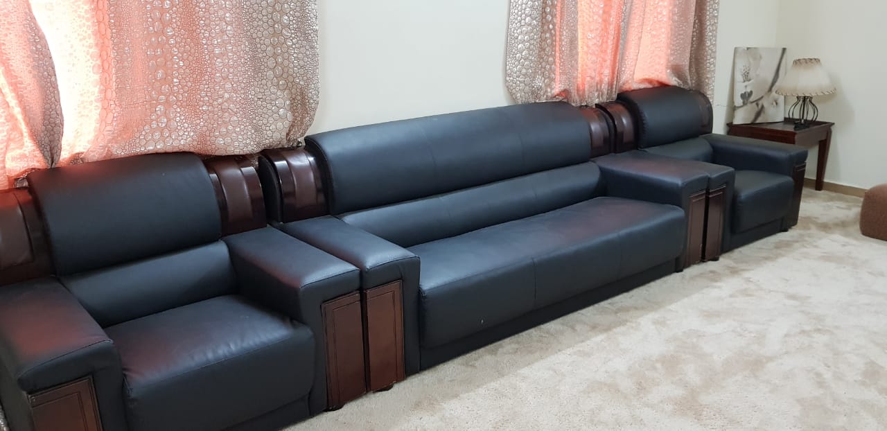 كنب جلد فاخر                                            


	 				لا تنسَ أنك شاهدت هذا الإعلان في عنكبوت            
	 				
                                طقم كنب مكتب فاخر بي حالة الجديد مع ثلاث...