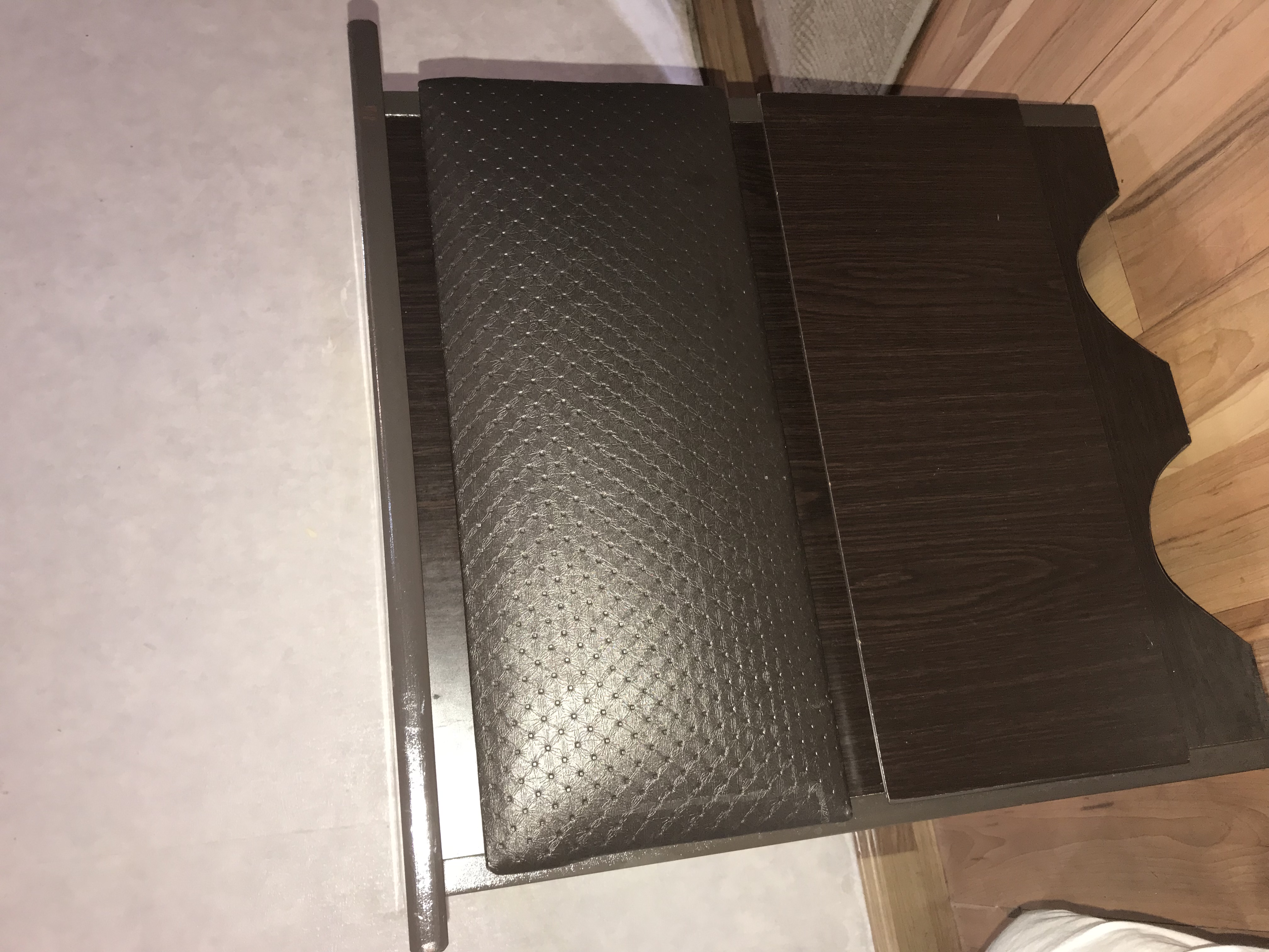 تسريحه سكريه بكرسي و كمدينات مستقله
لا تنسَ أنك شاهدت هذا الإعلان في عنكبوت
التسريحه 300 وقاب...