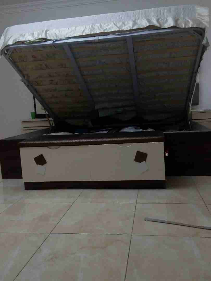 غرفة نوم موديل حديث
لا تنسَ أنك شاهدت هذا الإعلان في عنكبوت
للبيع غرفة نوم 7 قطع بحالة ممتازة مسا...