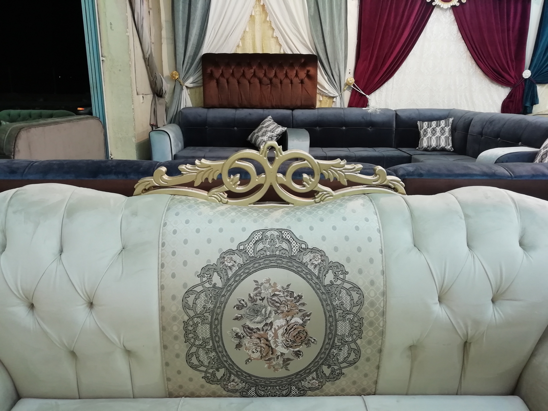 مفروشات العماد لجميع أنواع الكنب جاهز وتفصيل جوده وضمان حسب الطلب بأسعار مناسبه
لا تنسَ أنك شاهدت هذا الإعلان في عنكبوت...