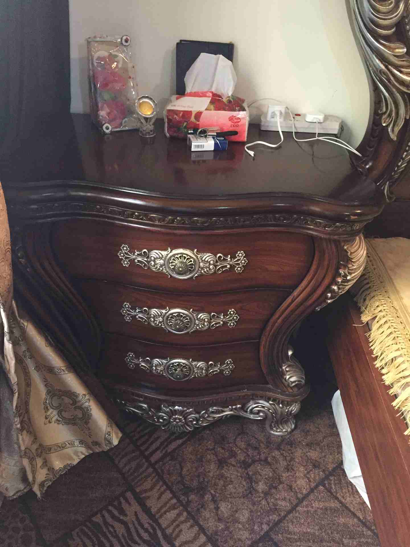 غرفة نوم بحالة الجديد
لا تنسَ أنك شاهدت هذا الإعلان في عنكبوت
غرفة نوم
بحالة الوكالة
جبتها من الس...