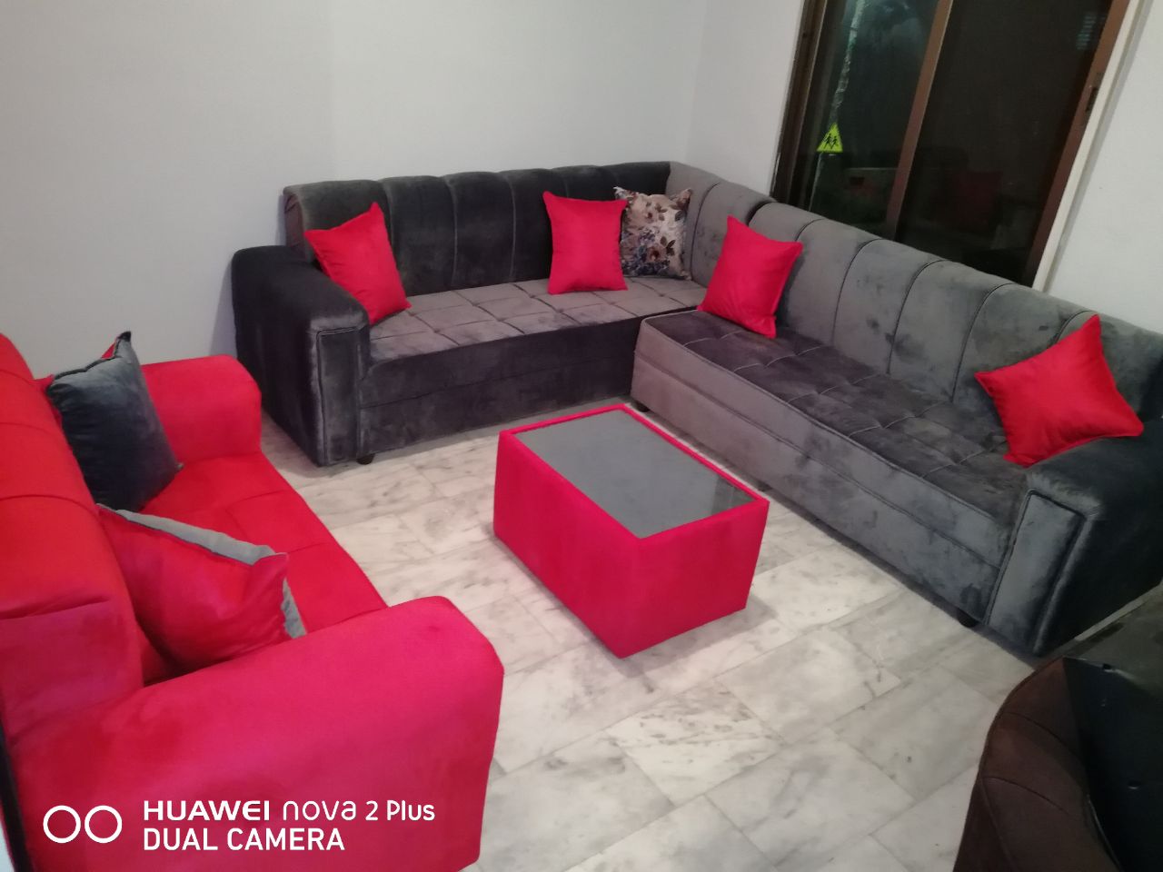 أطقم كنب كورنرات الوسام نزلت اسعار الكورنرات
لا تنسَ أنك شاهدت هذا الإعلان في عنكبوت
تعلن مفر...