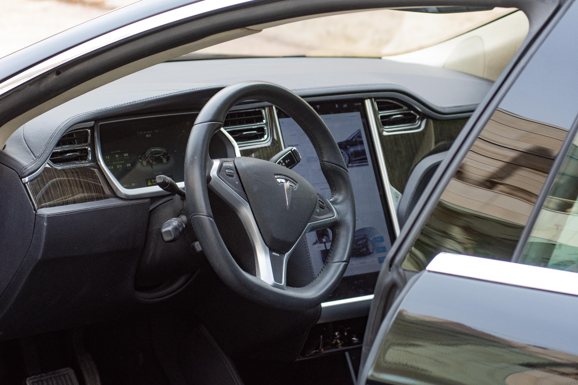 Tesla 85 تسلا 85 فحص كامل
لا تنسَ أنك شاهدت هذا الإعلان في عنكبوت
Tesla model s 85
Full Panor...