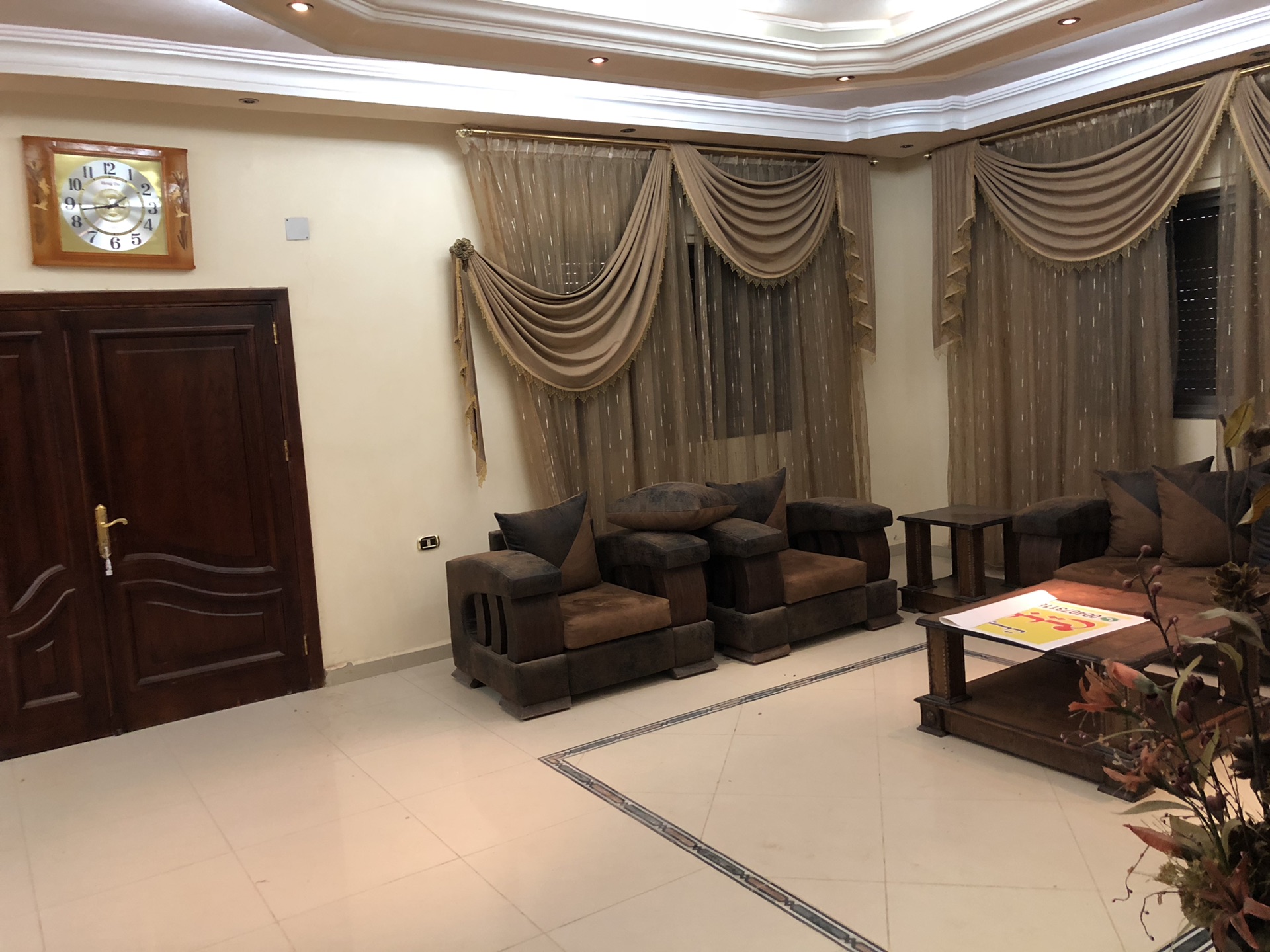 فيلا للبيع طريق المطار
لا تنسَ أنك شاهدت هذا الإعلان في عنكبوت
فيلا اوشبه عماره 3طوابق الاول...