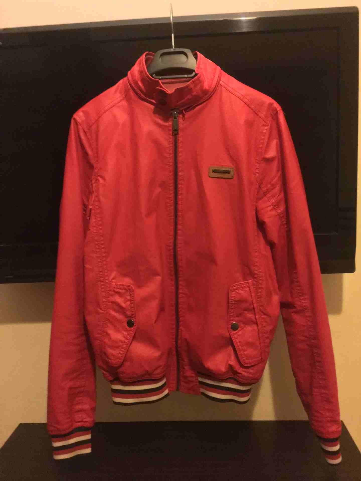 جاكيت (pull&amp;bear) اصلي مش صيني(S)                                            


	 				لا تنسَ أنك شاهدت هذا الإعلان في عنكبوت            
	 				
                            جاكيت جلد لون احمر...