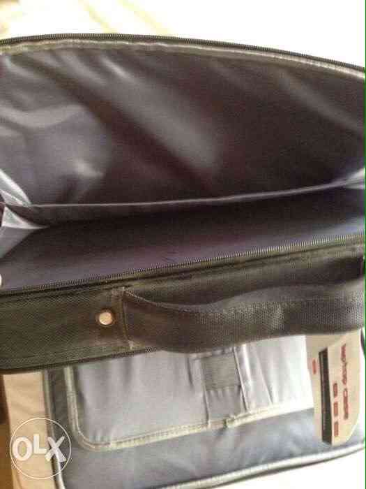 Giza – available for sale Other
لا تنسَ أنك شاهدت هذا الإعلان في عنكبوت
Laptop Case شنط...
