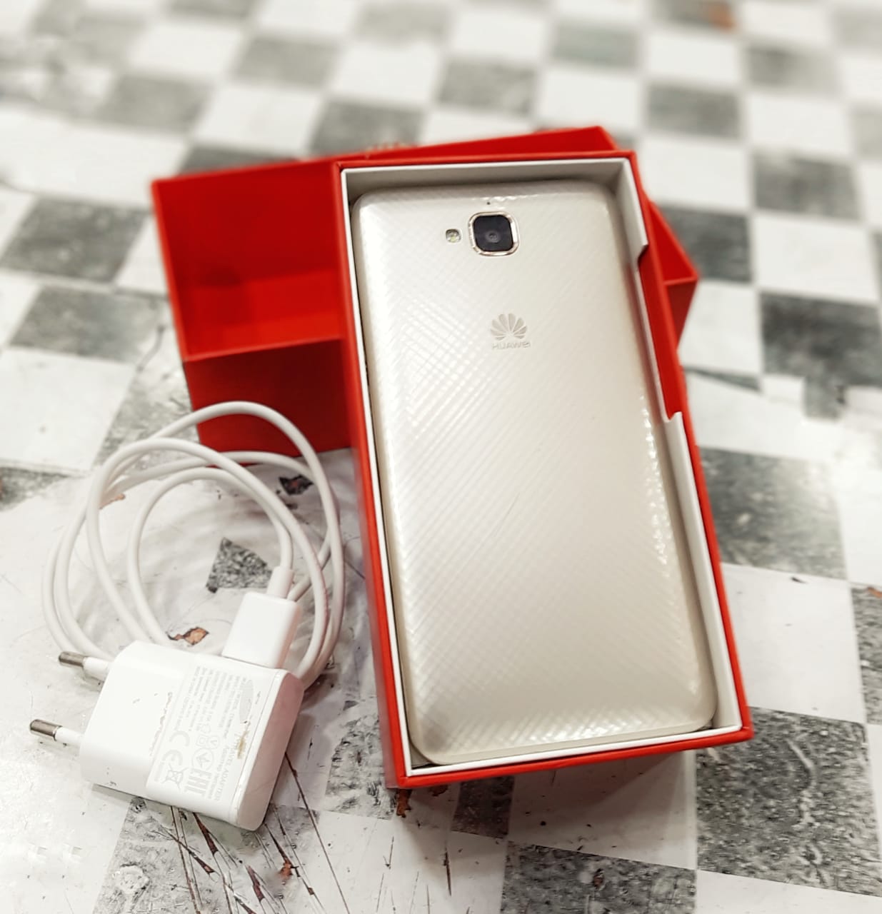 هاتف هواوي Y6 pro 16 جيجا معاه كل اغراضه والكرتونه ماعدا السماعه للبيع بسعر مغري
لا تنسَ أنك شاهدت هذا الإعلان في عنكبوت...