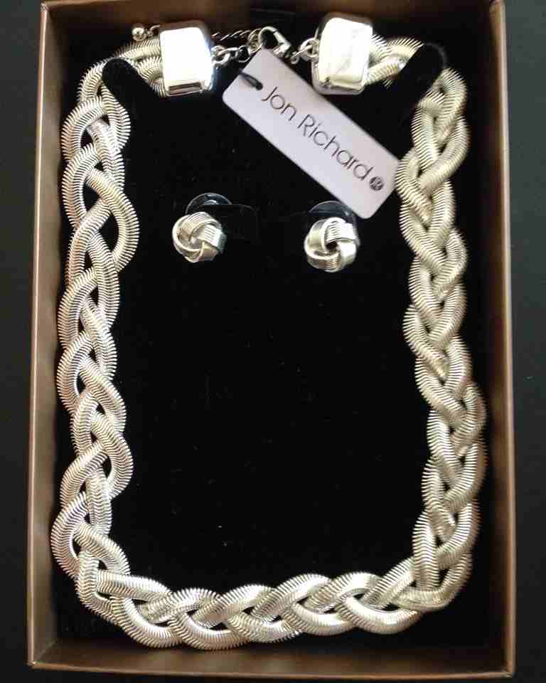 Silver set                                            


	 				لا تنسَ أنك شاهدت هذا الإعلان في عنكبوت            
	 				
                            Silver set of John Richard design collection,...