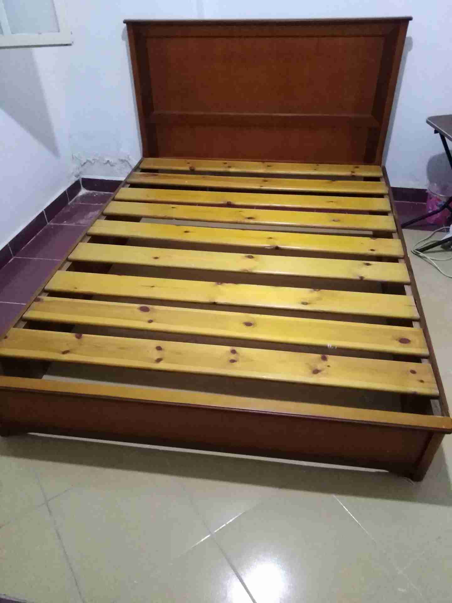 سرير بالملل عرض 160 سم                                            


	 				لا تنسَ أنك شاهدت هذا الإعلان في عنكبوت            
	 				
                                سرير مستعمل بالملل 160 سم بحال...