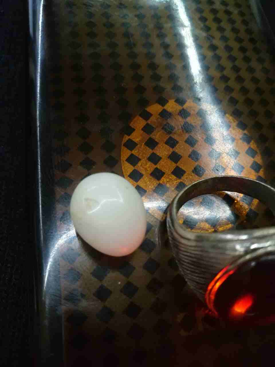 احجار كريمه اصليه
لا تنسَ أنك شاهدت هذا الإعلان في عنكبوت
خاتم عقيق رهيب قديم جدا جدا كان مخدوم...