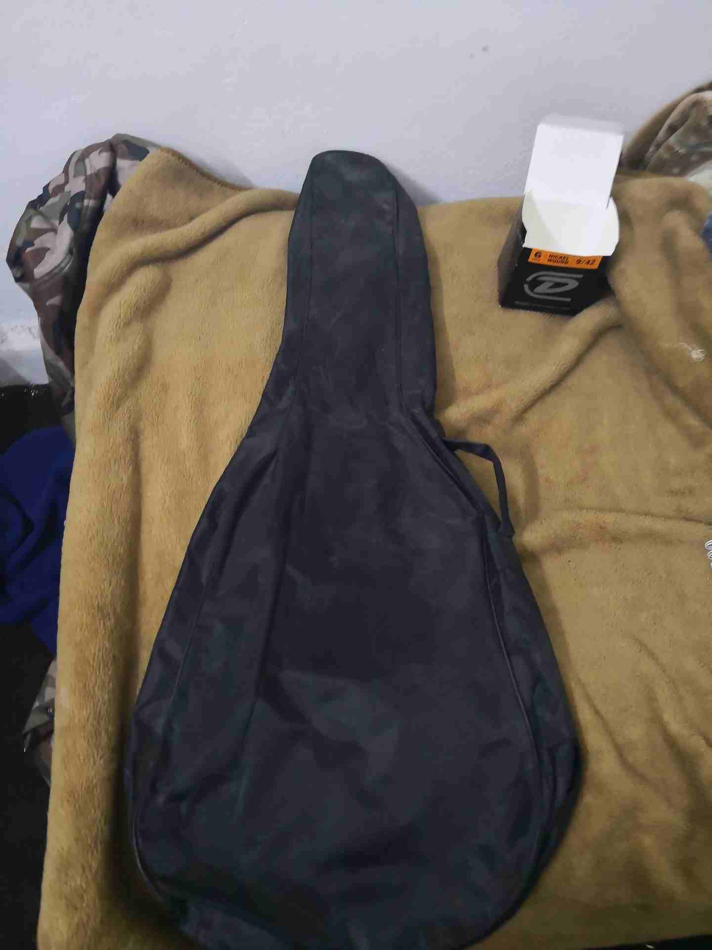 max tone electric guitar Very nice v design black and white                                            


	 				لا تنسَ أنك شاهدت هذا الإعلان في عنكبوت...