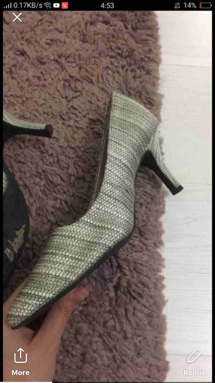 amazing shoes                                            


	 				لا تنسَ أنك شاهدت هذا الإعلان في عنكبوت            
	 				
                            Silver one size 38 new 
Beige size 39...