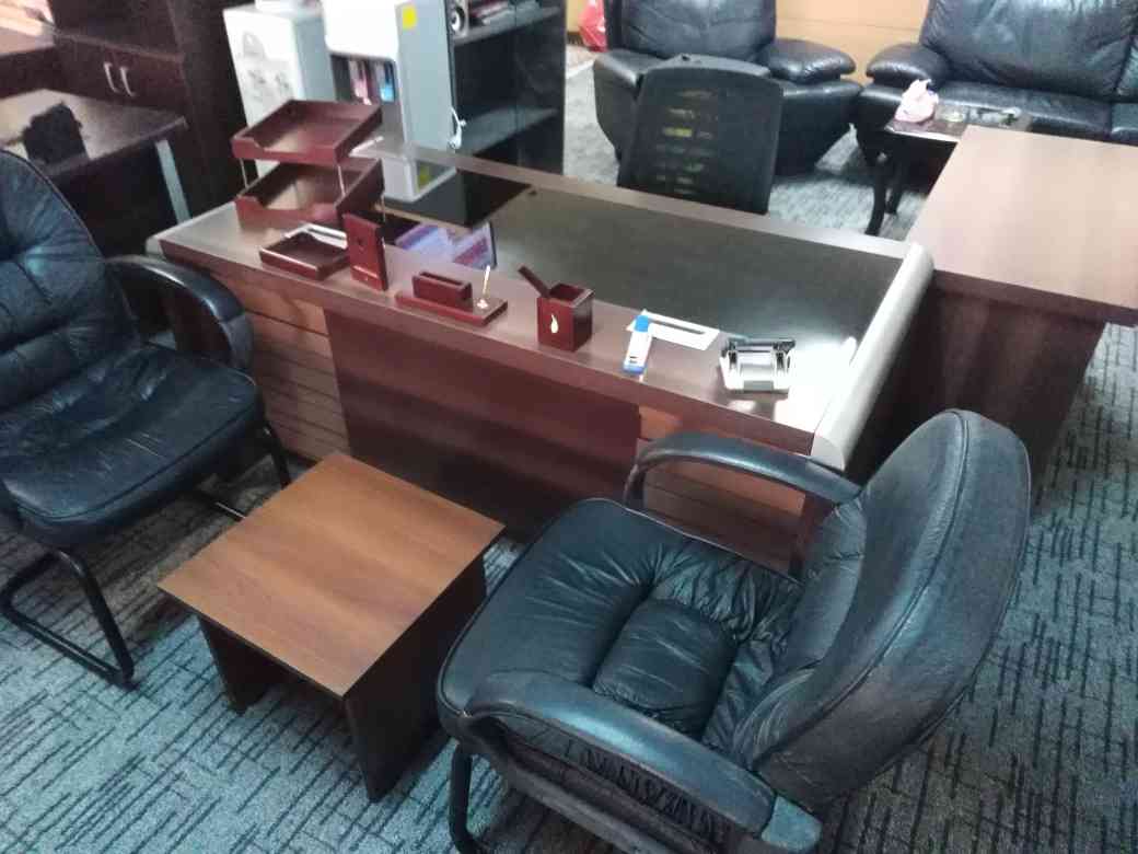 مكتب مدير فخم مع كراسي جلد شبه جديد بسعر مغري تركي
لا تنسَ أنك شاهدت هذا الإعلان في عنكبوت
أث...