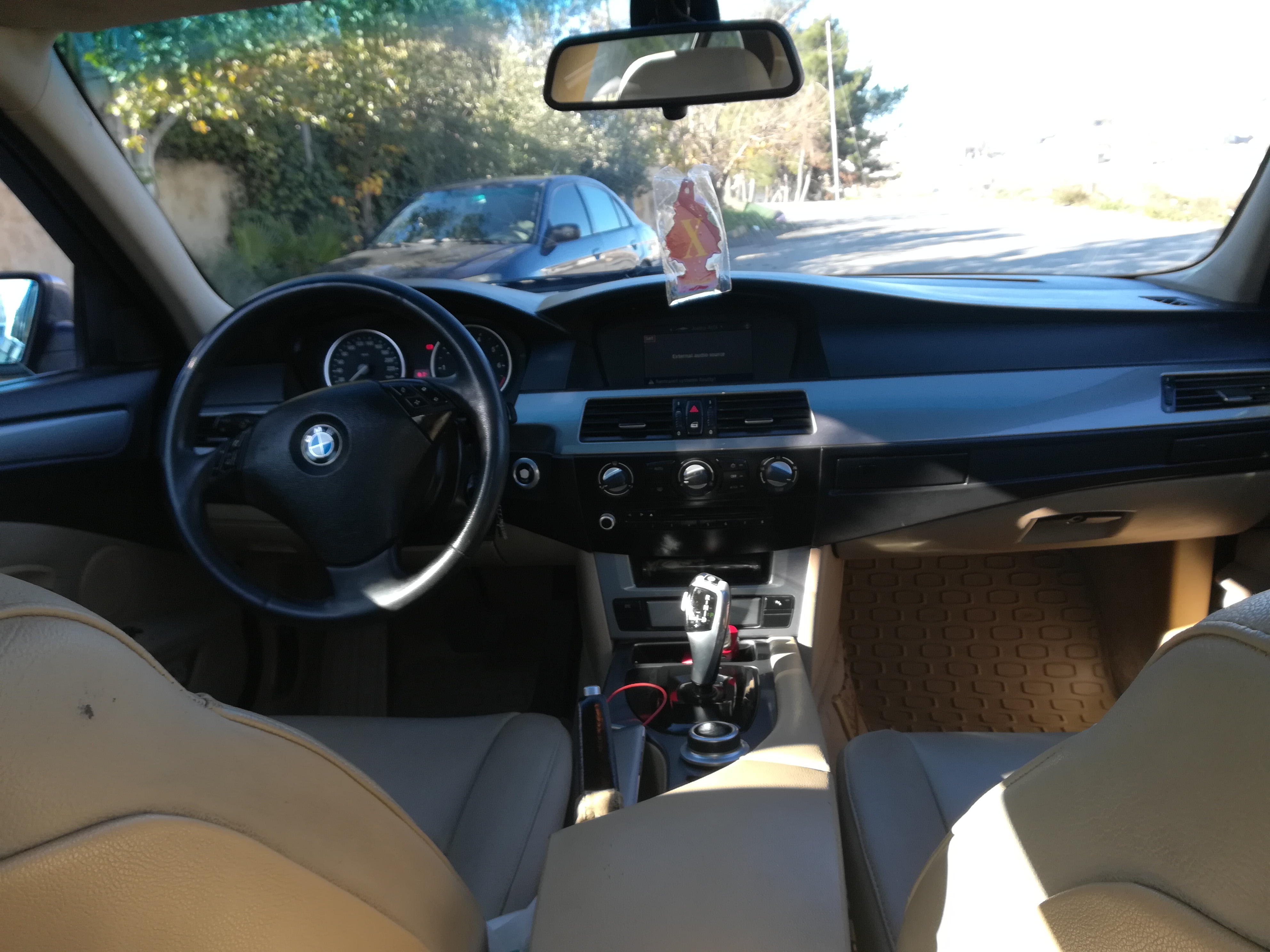 bmw 520
لا تنسَ أنك شاهدت هذا الإعلان في عنكبوت
Bmw520i موديل 2008 فل كامل فحص كامل ماتور 200...