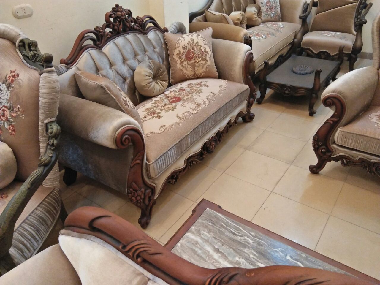 طقم كنب حفر                                            


	 				لا تنسَ أنك شاهدت هذا الإعلان في عنكبوت            
	 				
                                كنب حفر شغل نخب اول من كل اشي 
سبع مقاعد...