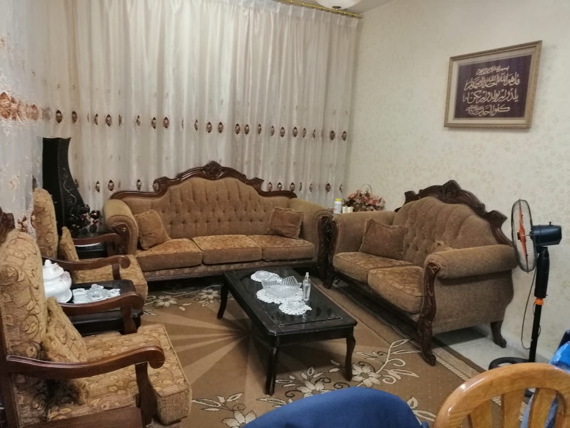 طقم كنب   طقم طربيزات                                            


	 				لا تنسَ أنك شاهدت هذا الإعلان في عنكبوت            
	 				
                                طقم كنب مستعمل سبع مقاعد بحالة...