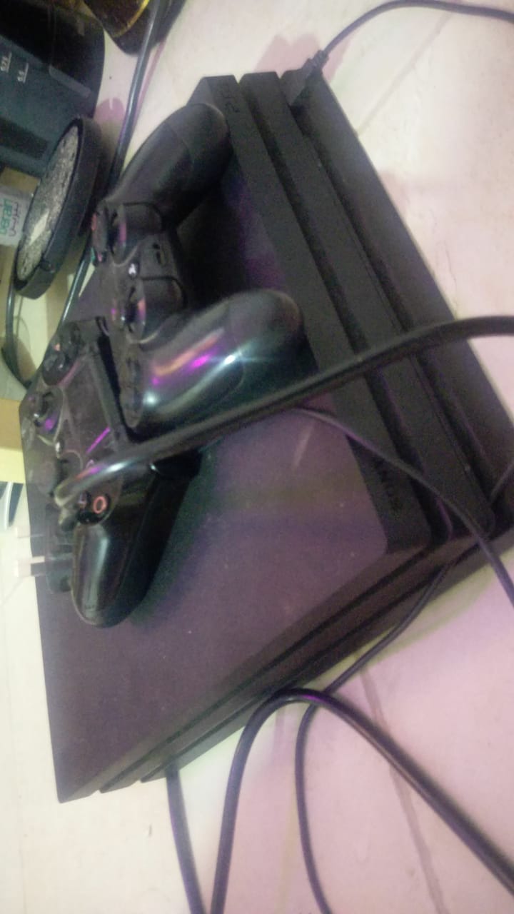 PS4..PROO..1T
لا تنسَ أنك شاهدت هذا الإعلان في عنكبوت
بحالة ممتازة ضمان عالم سوني 8شهور فيفا...