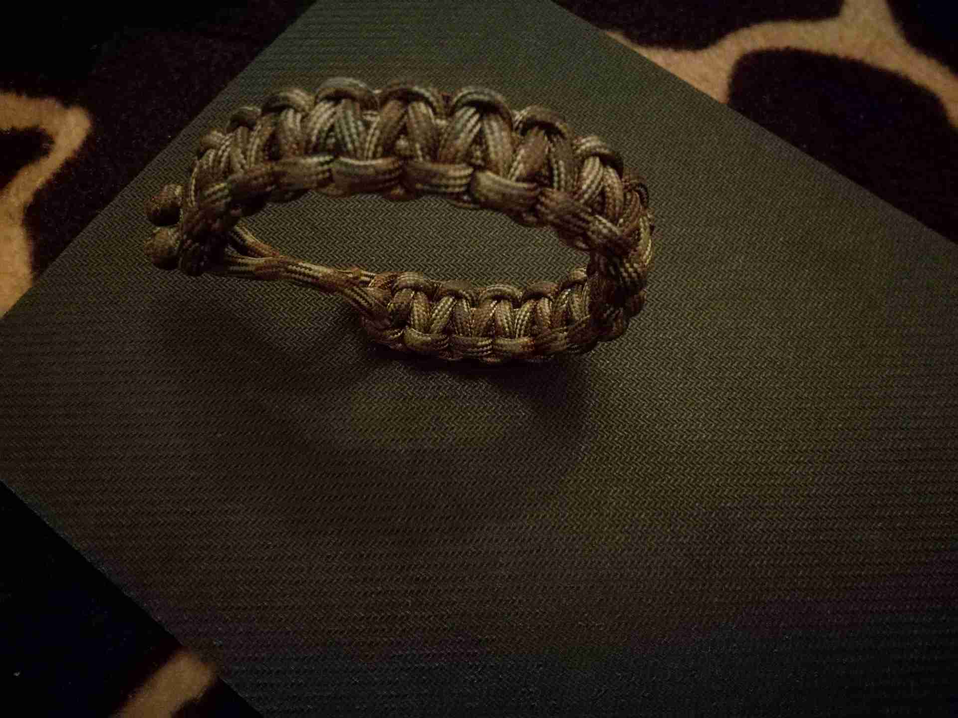 اساور شبابي صناعة يدوية
لا تنسَ أنك شاهدت هذا الإعلان في عنكبوت
Bracelet (HandMade)
looks a m...