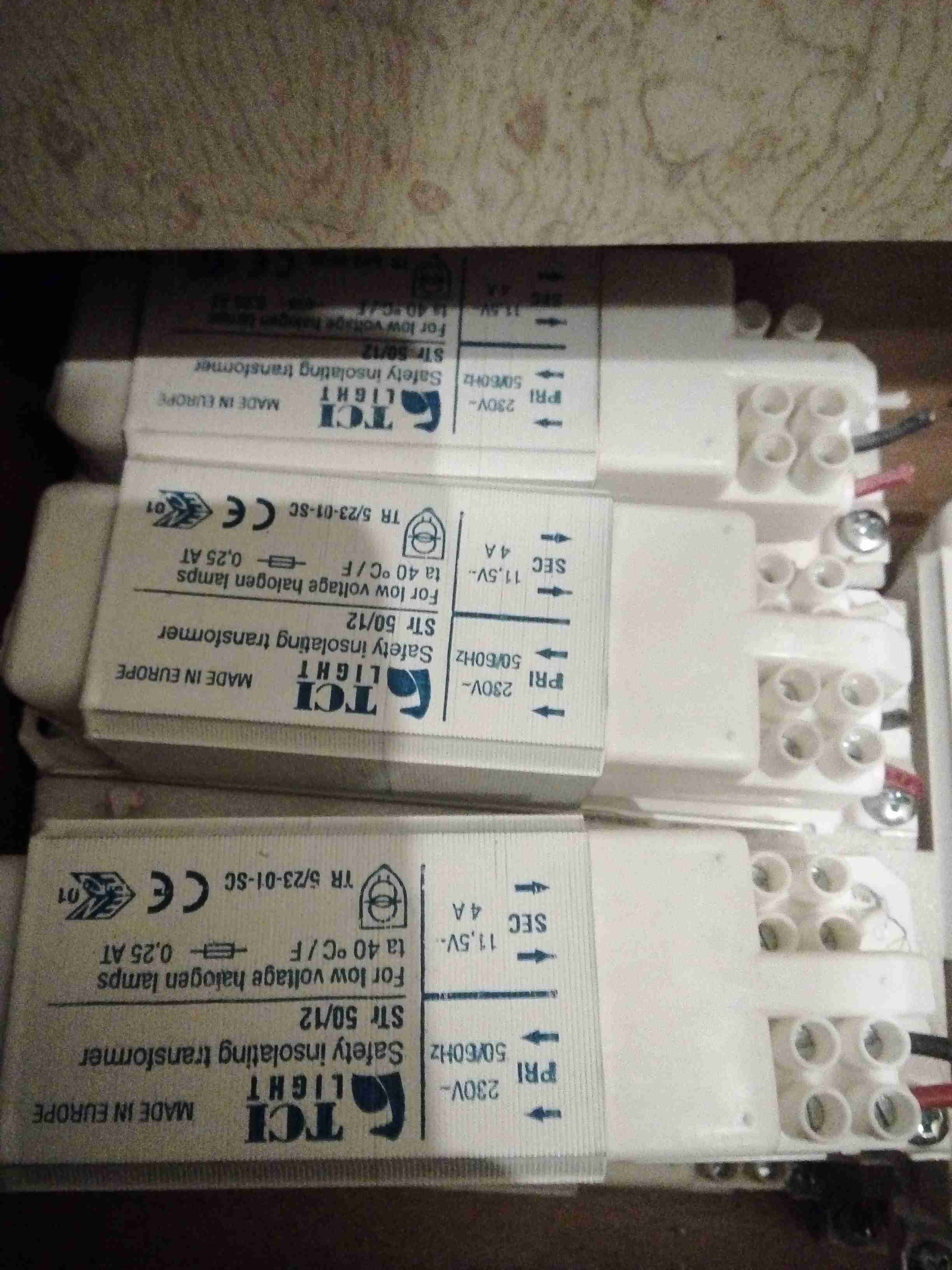 محول 12فولت عدد15                                            


	 				لا تنسَ أنك شاهدت هذا الإعلان في عنكبوت            
	 				
                                شارع الجاردنز...
