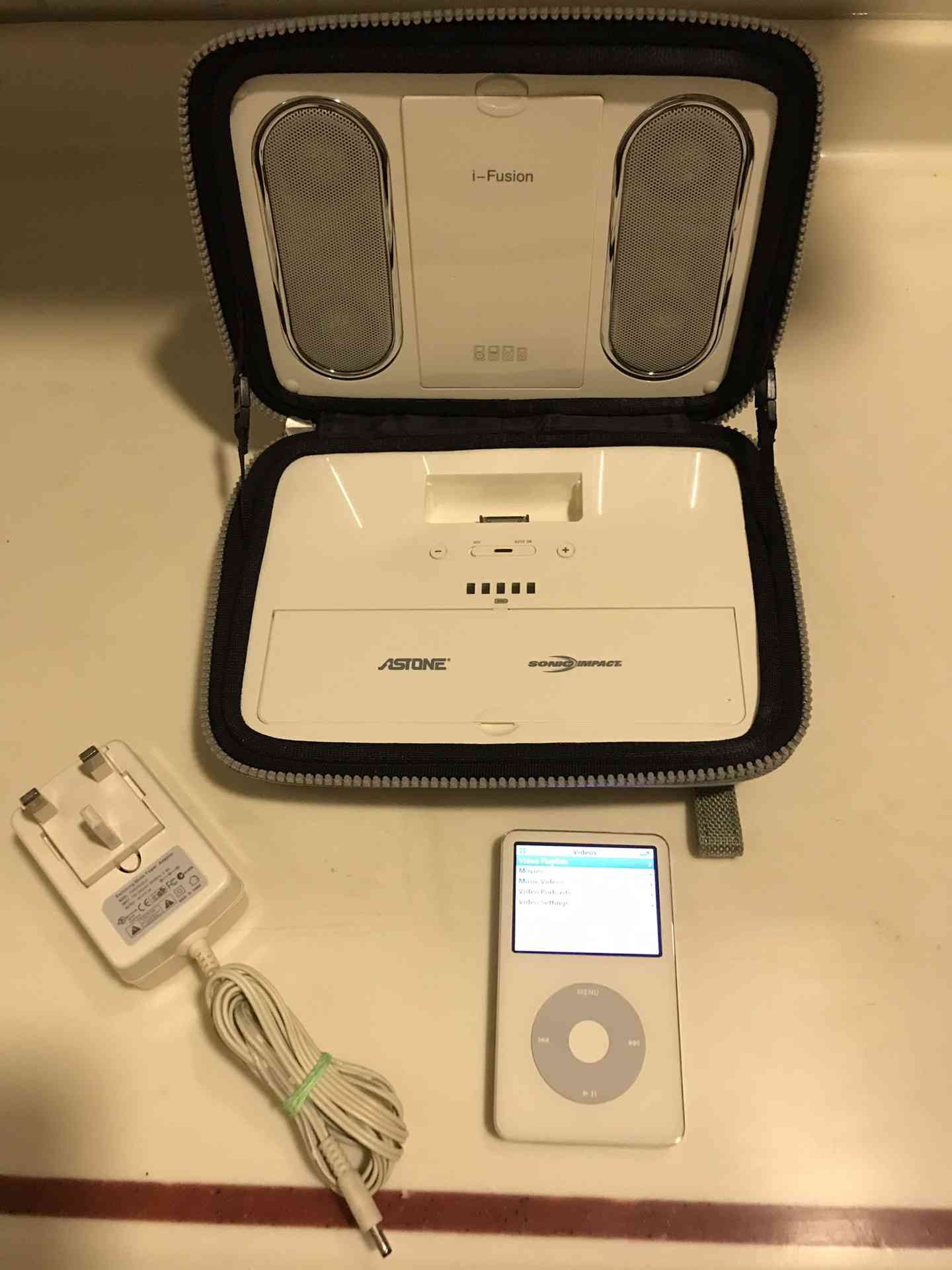 سماعه IPod محموله ماركه Astone
لا تنسَ أنك شاهدت هذا الإعلان في عنكبوت
سماعه IPod محموله بحا...