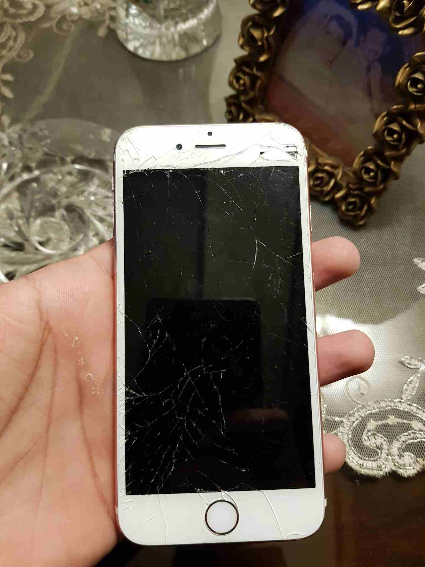 السعر نهائي البدو يفاصل لا يرن ايفون 6 اس 64 كيكا حالته موضحه بالصور
لا تنسَ أنك شاهدت هذا الإعلان في عنكبوت...
